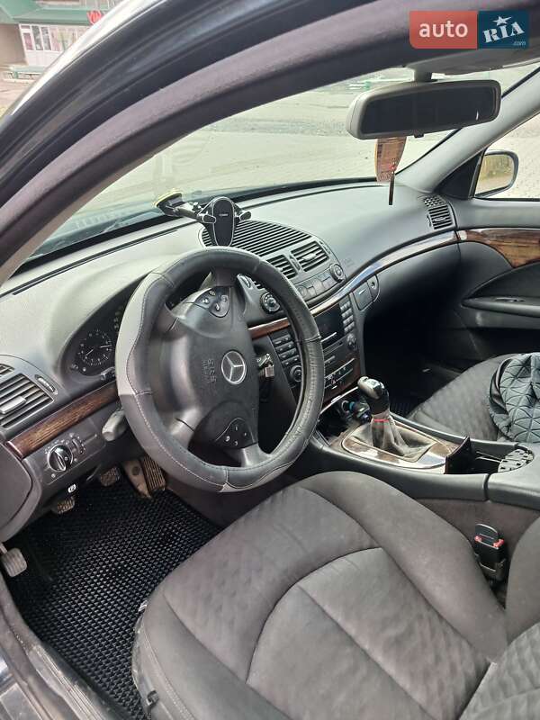 Седан Mercedes-Benz E-Class 2003 в Межгорье