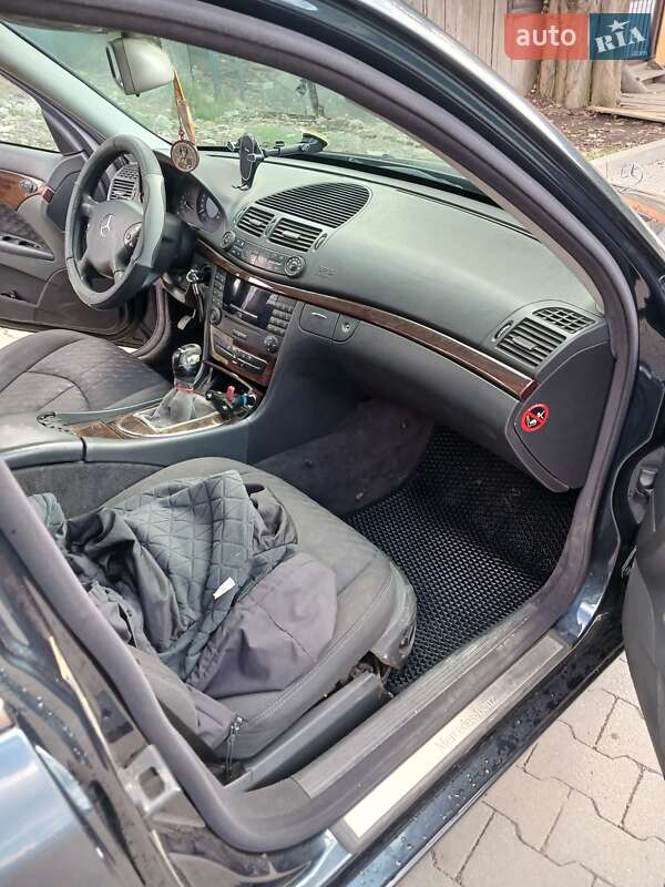 Седан Mercedes-Benz E-Class 2003 в Межгорье