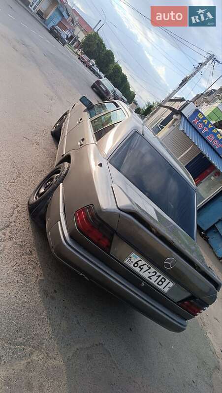 Седан Mercedes-Benz E-Class 1988 в Бершаді