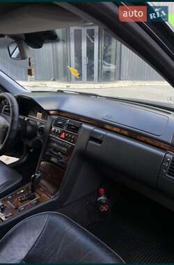 Седан Mercedes-Benz E-Class 2000 в 