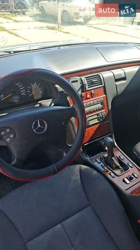 Седан Mercedes-Benz E-Class 2000 в Харкові