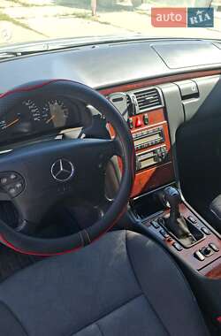Седан Mercedes-Benz E-Class 2000 в 