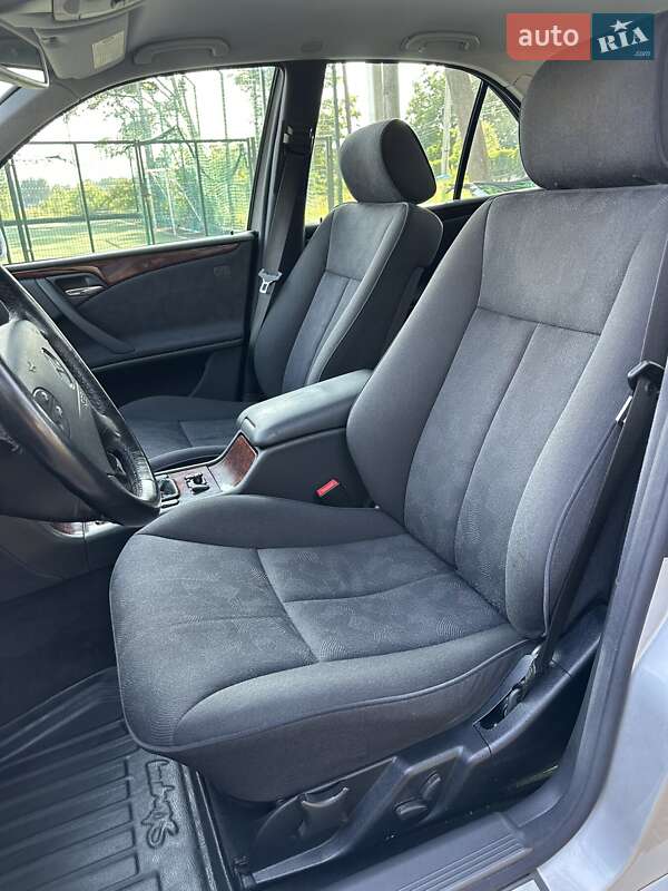 Седан Mercedes-Benz E-Class 2000 в Харкові