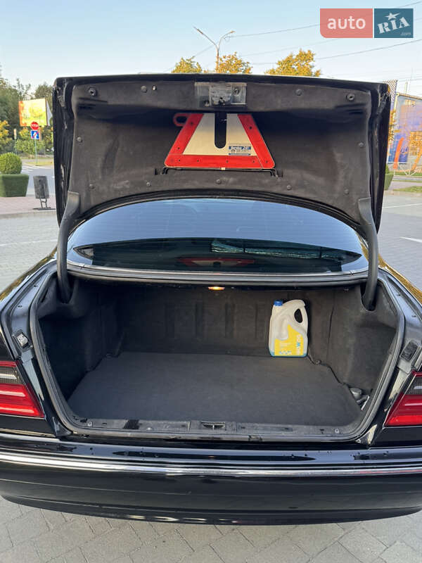 Седан Mercedes-Benz E-Class 2001 в Хмельницком