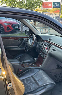 Седан Mercedes-Benz E-Class 2001 в 