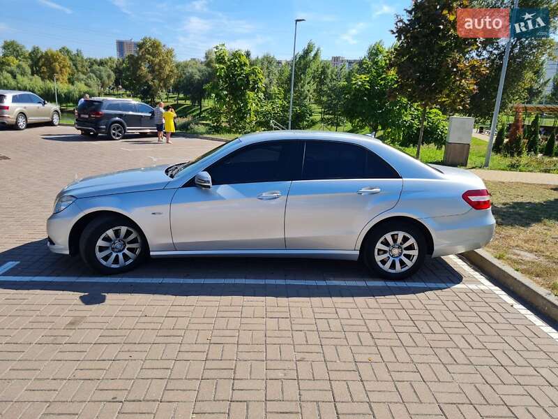 Седан Mercedes-Benz E-Class 2010 в Киеве