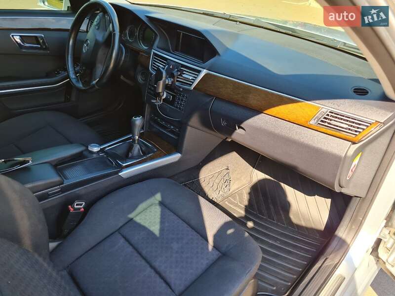 Седан Mercedes-Benz E-Class 2010 в Киеве