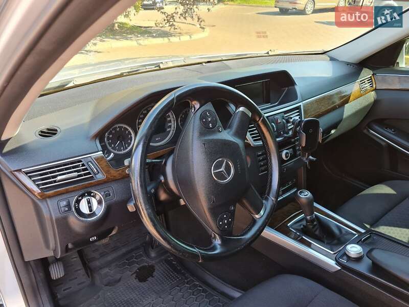 Седан Mercedes-Benz E-Class 2010 в Киеве