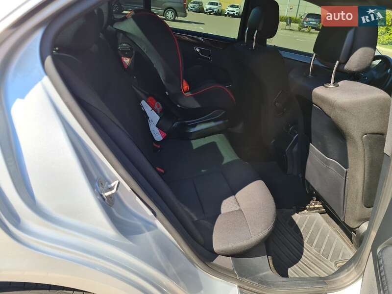Седан Mercedes-Benz E-Class 2010 в Киеве