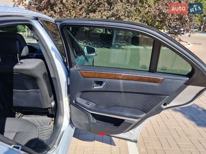 Седан Mercedes-Benz E-Class 2010 в Киеве