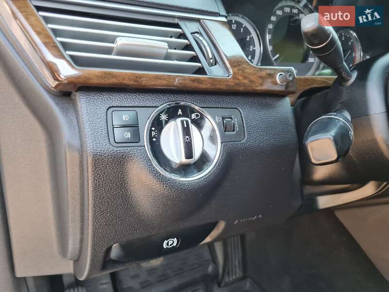 Седан Mercedes-Benz E-Class 2010 в Киеве
