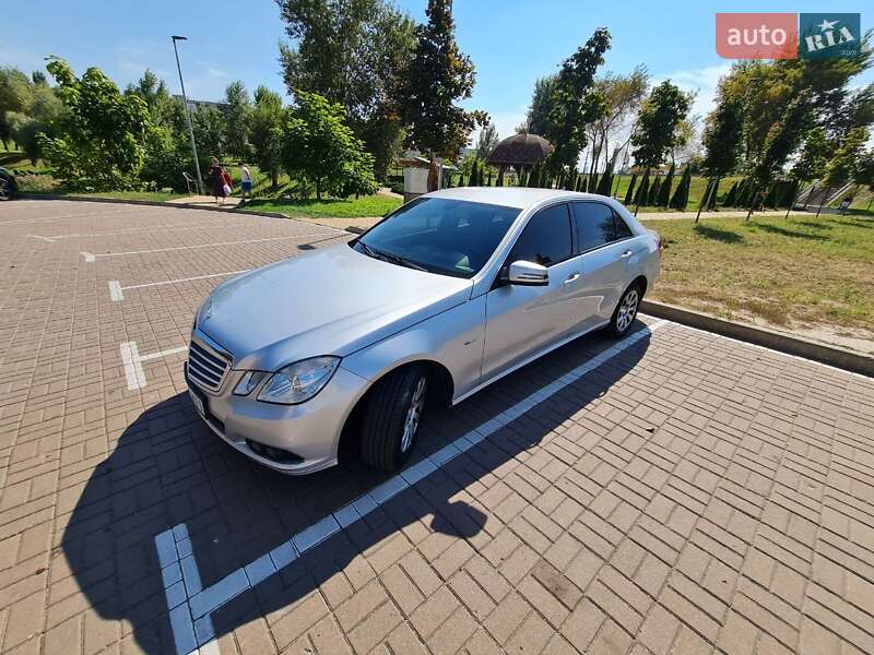 Седан Mercedes-Benz E-Class 2010 в Киеве