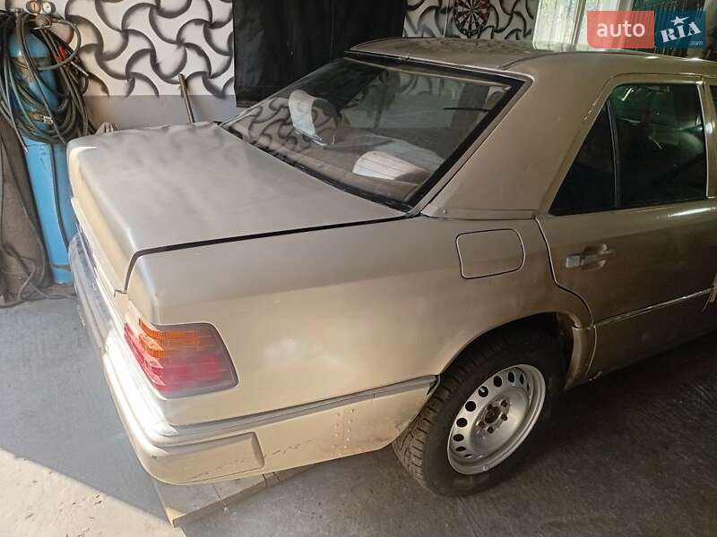 Седан Mercedes-Benz E-Class 1991 в Болехові фото 7 Седан Mercedes-Benz E-Class 1991 в Болехові