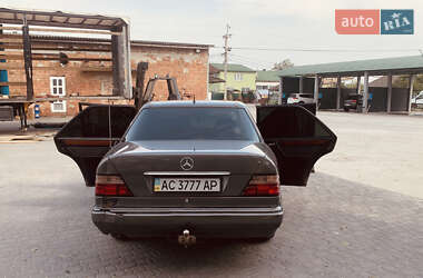Седан Mercedes-Benz E-Class 1994 в 