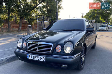 Седан Mercedes-Benz E-Class 1995 в 