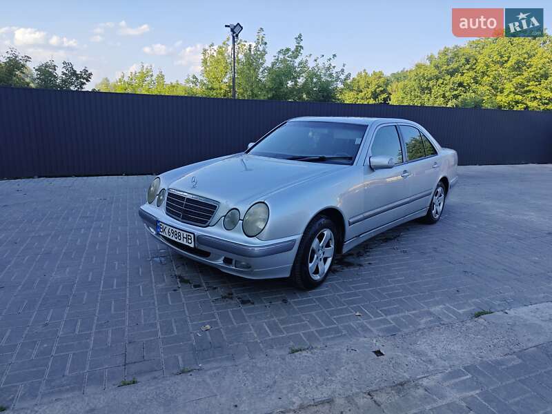 Седан Mercedes-Benz E-Class 2000 в 