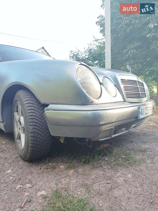 Седан Mercedes-Benz E-Class 1999 в Смеле