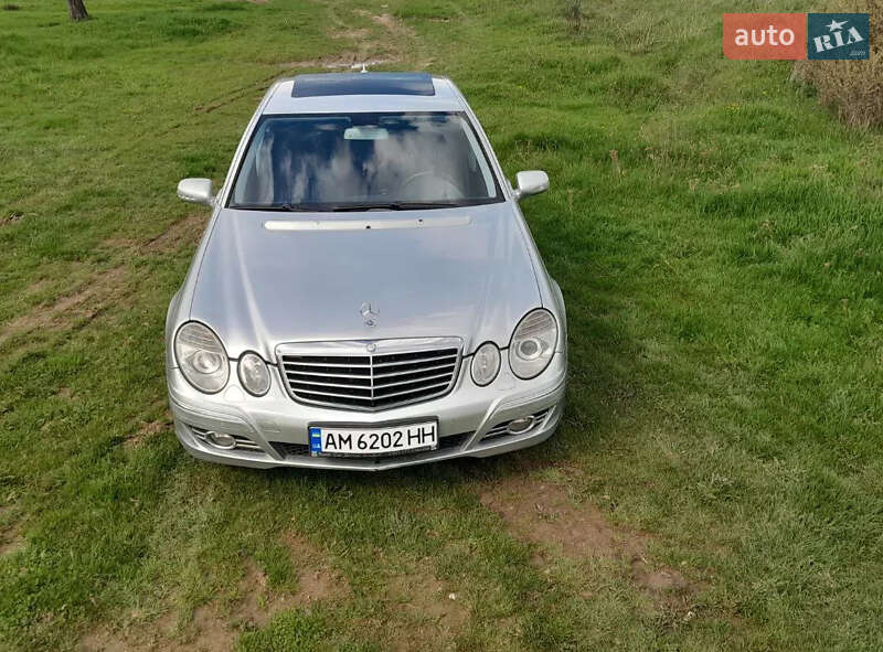 Седан Mercedes-Benz E-Class 2009 в 