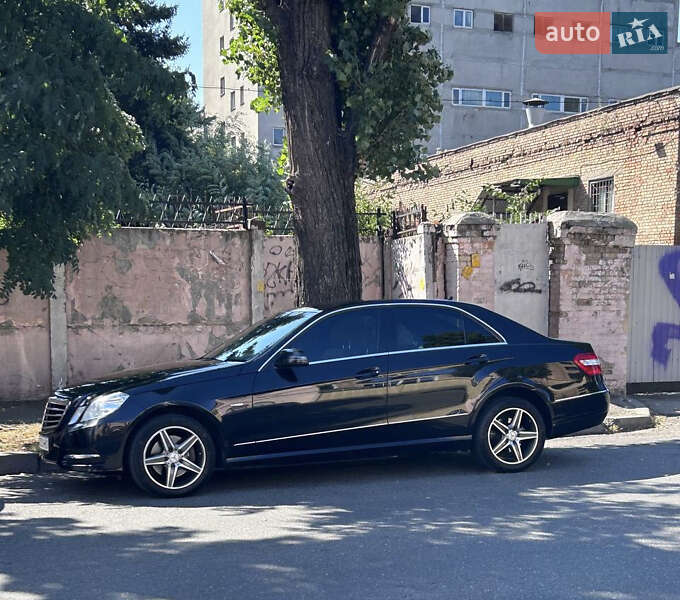 Седан Mercedes-Benz E-Class 2010 в Киеве фото 3 Седан Mercedes-Benz E-Class 2010 в Киеве