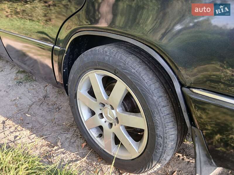 Седан Mercedes-Benz E-Class 1993 в Виннице