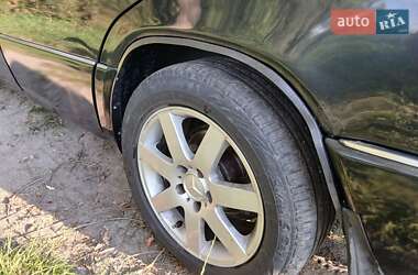 Седан Mercedes-Benz E-Class 1993 в 