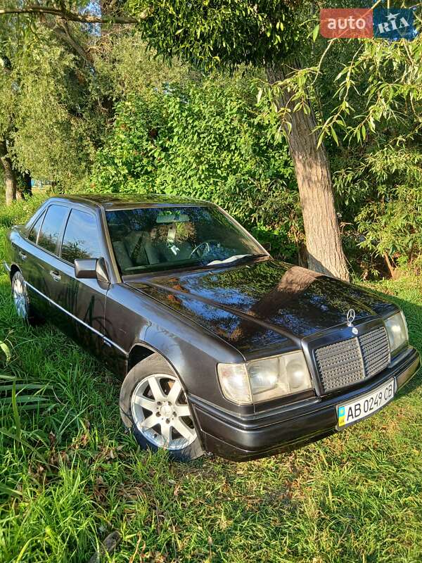 Седан Mercedes-Benz E-Class 1993 в Виннице
