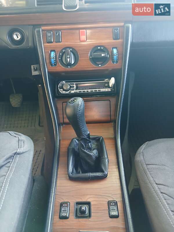 Седан Mercedes-Benz E-Class 1993 в Виннице