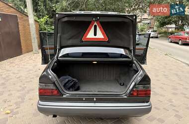 Седан Mercedes-Benz E-Class 1995 в 