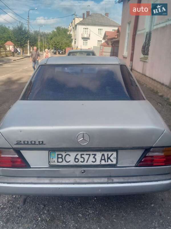 Седан Mercedes-Benz E-Class 1989 в Самборе