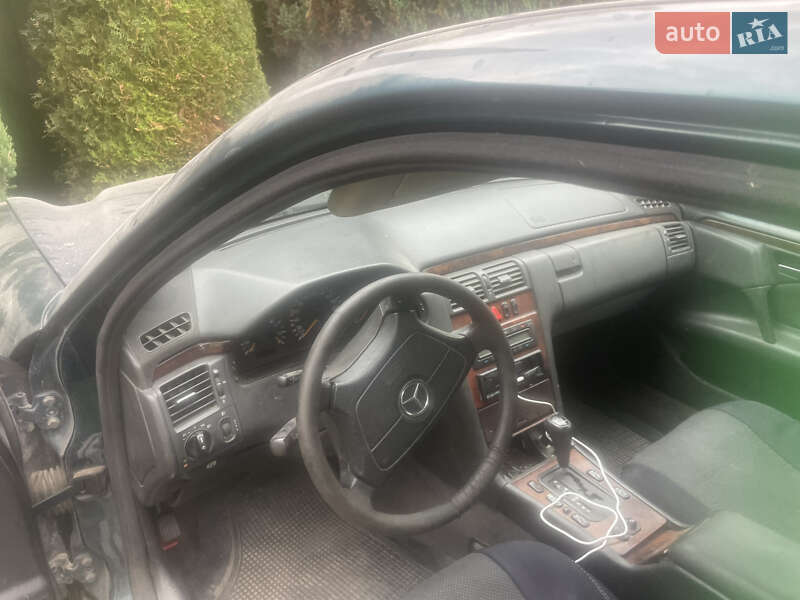 Седан Mercedes-Benz E-Class 1997 в Львове