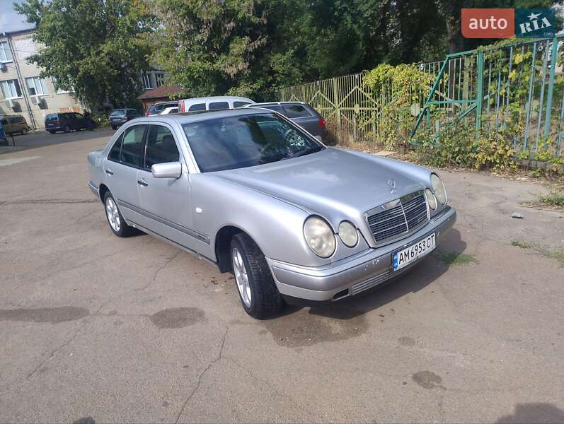Седан Mercedes-Benz E-Class 1996 в 