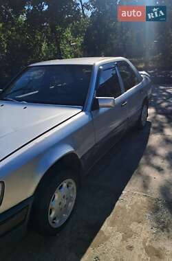 Седан Mercedes-Benz E-Class 1990 в 