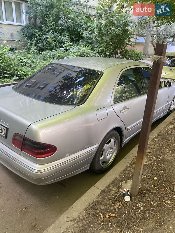 Седан Mercedes-Benz E-Class 1999 в Черновцах