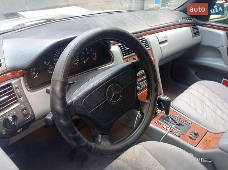 Седан Mercedes-Benz E-Class 1999 в Одесі