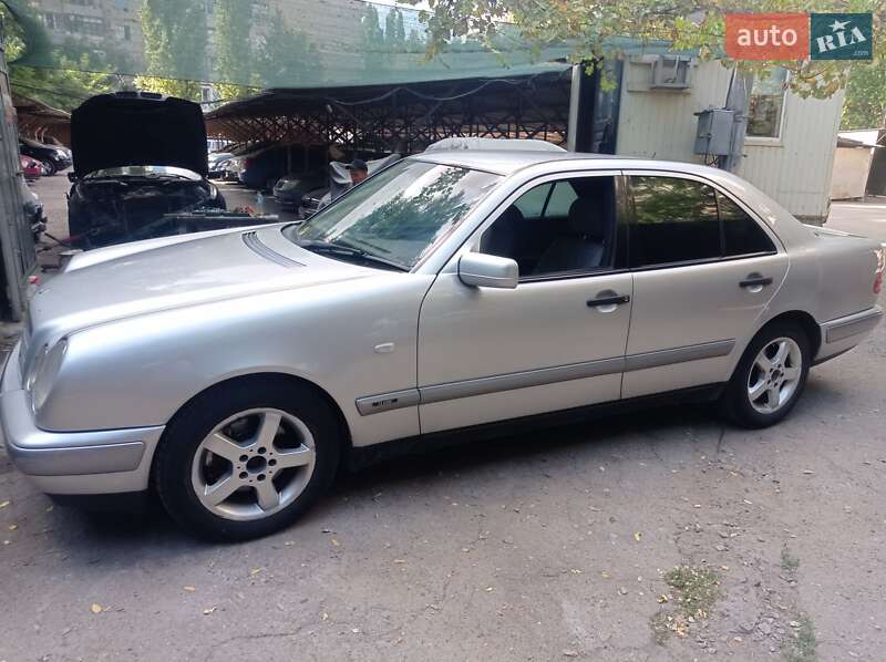 Седан Mercedes-Benz E-Class 1999 в Одесі