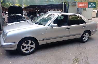 Седан Mercedes-Benz E-Class 1999 в 