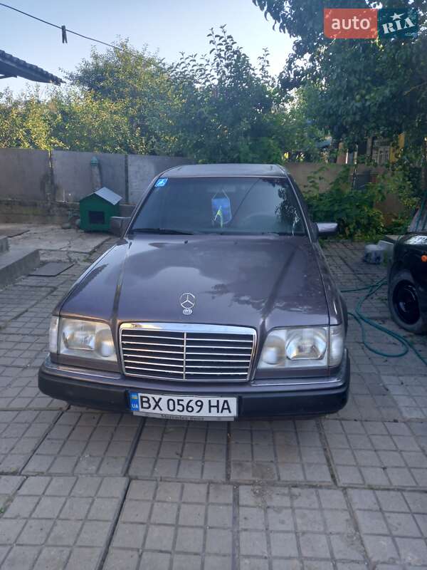 Седан Mercedes-Benz E-Class 1995 в Хмельницком