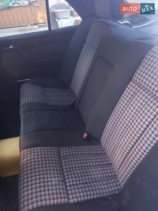 Седан Mercedes-Benz E-Class 1995 в Хмельницком