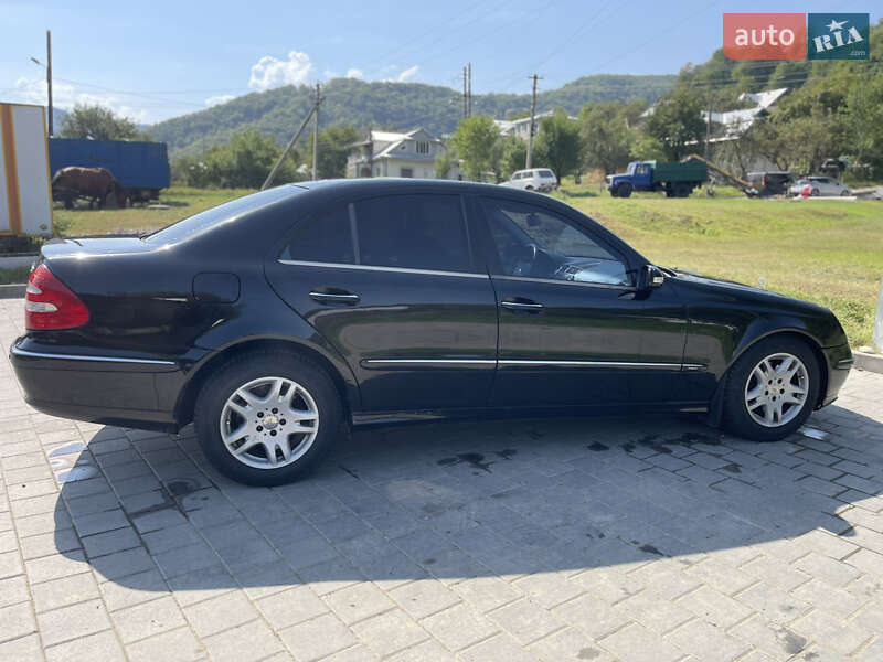 Седан Mercedes-Benz E-Class 2004 в Косове