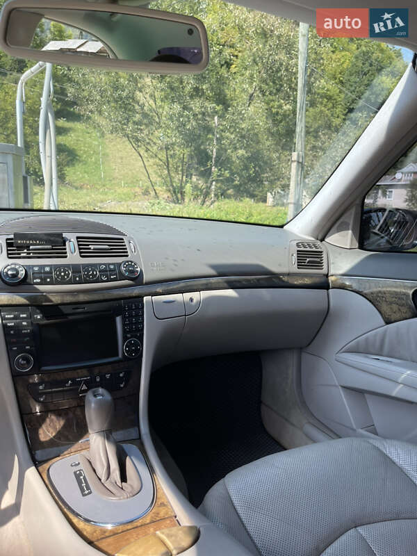 Седан Mercedes-Benz E-Class 2004 в Косове