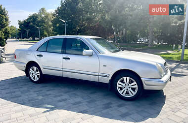 Седан Mercedes-Benz E-Class 1999 в Днепре