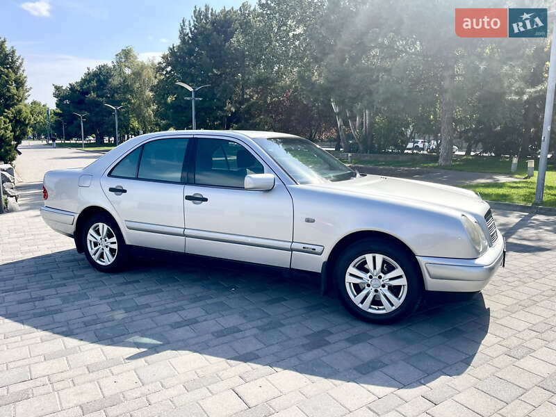 Mercedes-Benz E-Class 1999