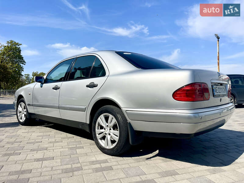 Седан Mercedes-Benz E-Class 1999 в Днепре