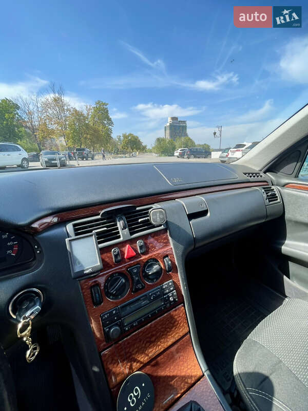 Седан Mercedes-Benz E-Class 1999 в Днепре