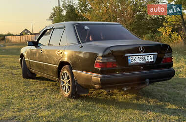 Седан Mercedes-Benz E-Class 1992 в 