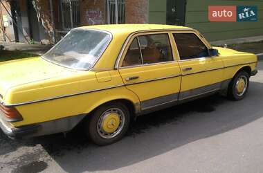 Седан Mercedes-Benz E-Class 1979 в 