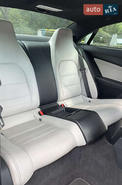 Купе Mercedes-Benz E-Class 2013 в 