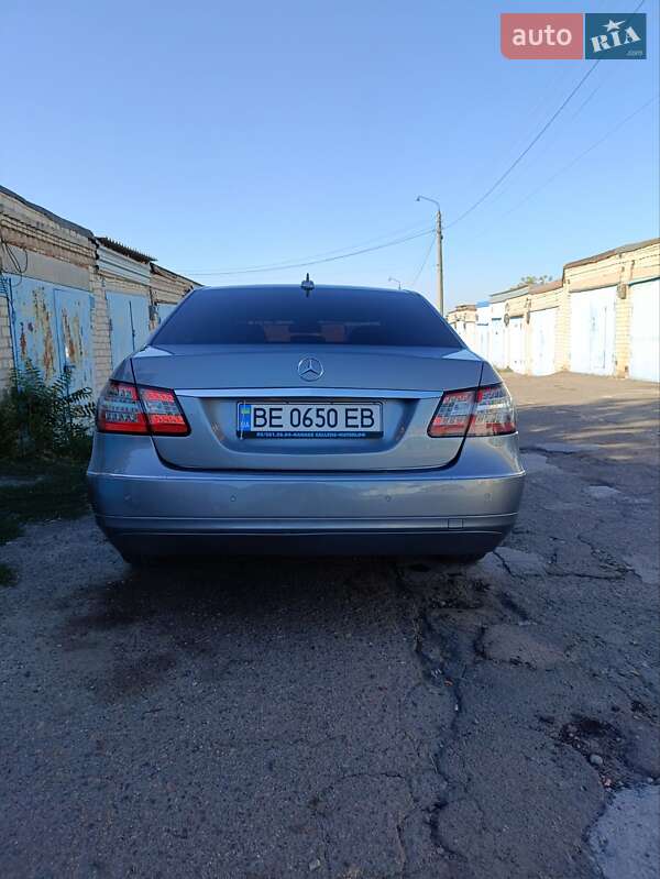 Седан Mercedes-Benz E-Class 2011 в Николаеве