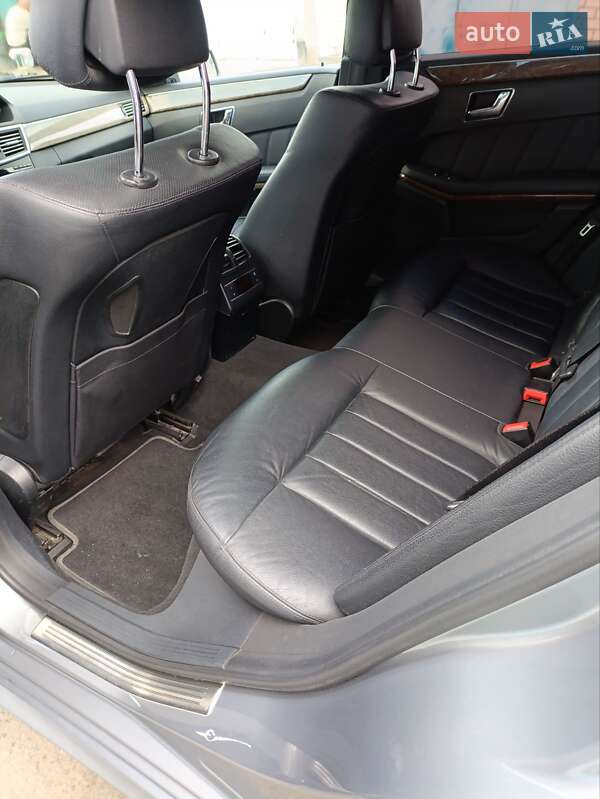 Седан Mercedes-Benz E-Class 2011 в Николаеве
