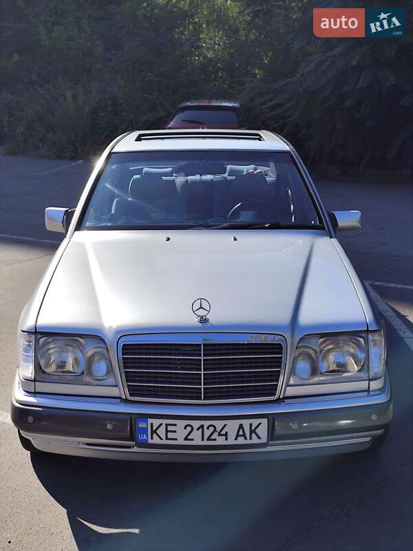 Седан Mercedes-Benz E-Class 1994 в Днепре